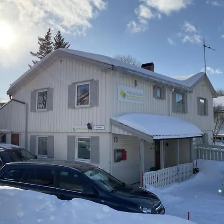 Villa Helt Hus: Sneveien 75 *