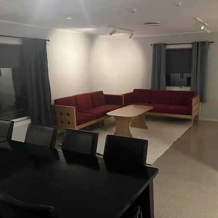 Villa Helt Hus: Sneveien 75 *