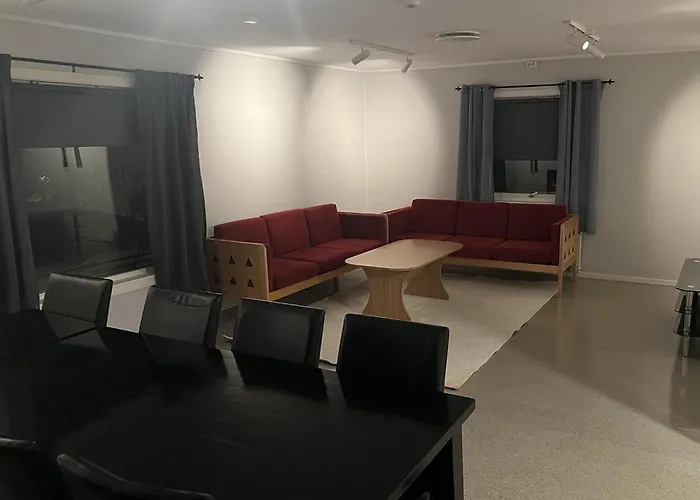 Villa Helt Hus: Sneveien 75 *